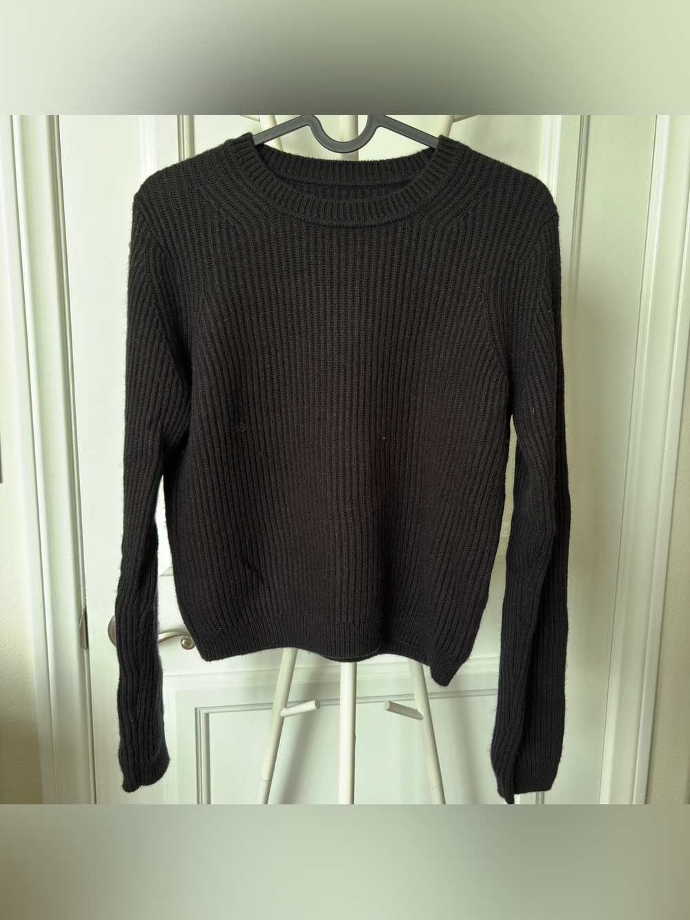 Women's Black Crewneck Long Sleeve Sweater XS